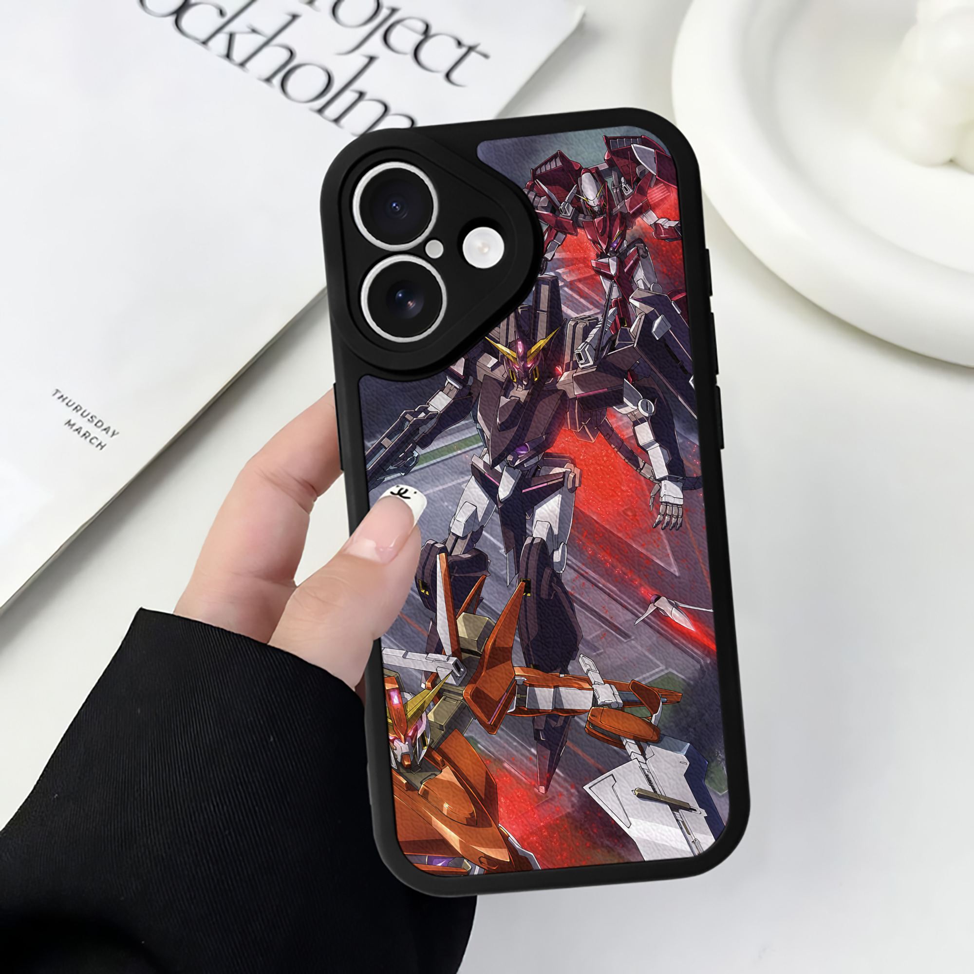 （画像用） 機動戦士ガンダム Mobile Suit Gundam 【iPhone 16シリーズ対応】シリコンスマホケース（レザー調） 材質：シリコン